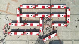 Zgodnie z umową dwa z zamówionych pojazdów zostaną dostarczone jeszcze jesienią tego roku. Pozostałe autobusy mają być przekazane we wrześniu 2019. Hamburga.