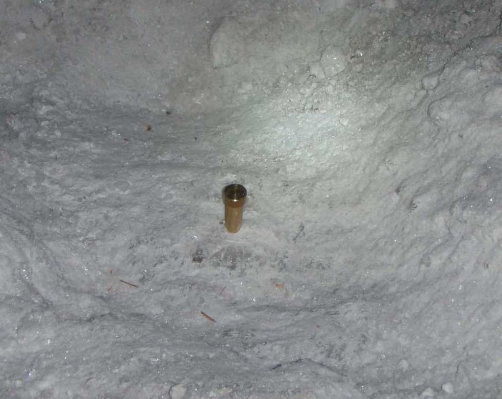 404 M. Bieniasz, T. Gargula Otwory dla stabilizacji znaków o głębokościach od 0,3 0,7 m wykonywano w caliznach po usunięciu luźnych warstw na spągu.