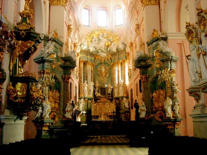 Pan Bóg pobłogosławił nam piękną Barokowe wnętrze bazyliki Grobu Bożego w Miechowie. Drewniany kościółek w Krzesławicach przewieziony z Jawornika.