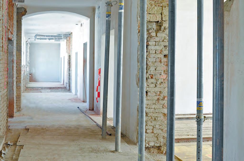 Przygotowanie podłoża Podstawa zrównoważonej renowacji Nawet najlepsze materiały budowlane muszą być kompatybilne z podłożem, na którym są one aplikowane.