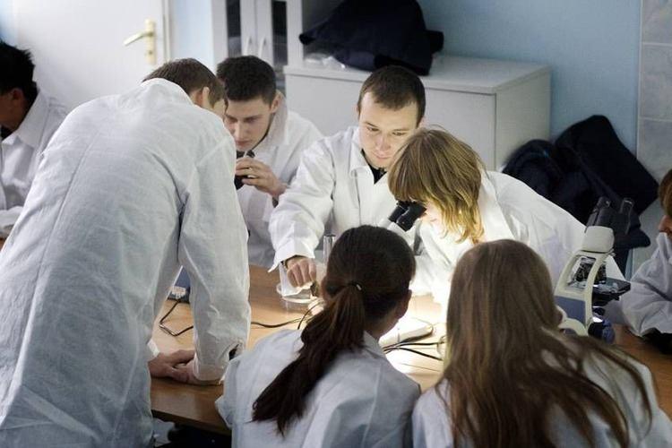 Jeśli jednak koledzy z innych instytucji pozostają u siebie, ich udział należy