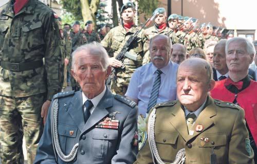 Tygodnik Podlaski 6 lipca 2018 kultura 5 UPAMIĘTNIENIE JANA KOŁKOWICZA W uznaniu zasług publicysty i prozaika Jana Kołkowicza, strażnika narodowej pamięci, Prezydent RP Andrzej Duda odznaczył go