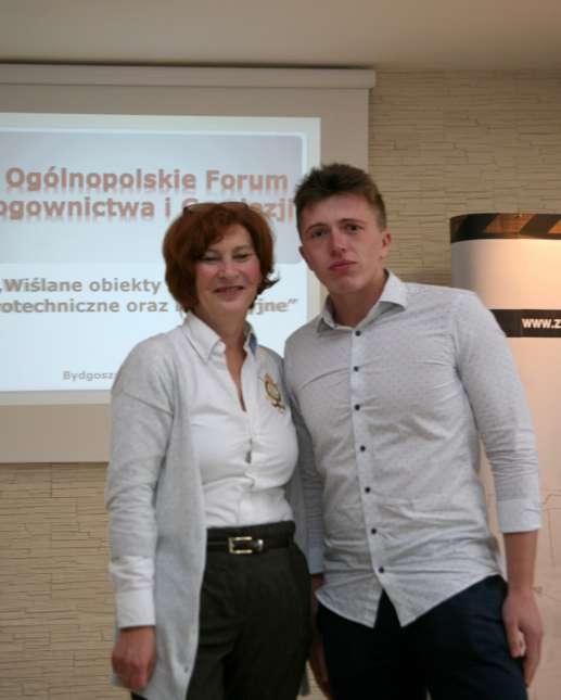 Uczestniczący w konkursie fotograficznym