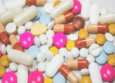 realizacji procedur higieniczno sanitarnych, w tym postępowania: z odpadami medycznymi, dezynfekcji i mycia narzędzi i sprzętu medycznego, sprzątania i dekontaminacji pomieszczeń, postępowania z
