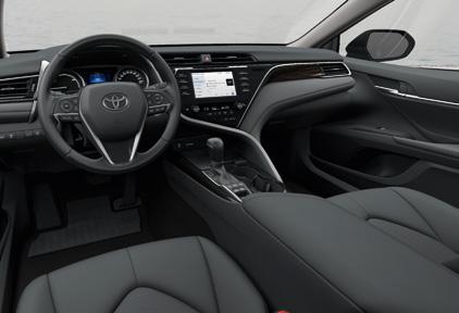 COMFORT + BUSINESS Wzbogać swoją Toyotę Camry Hybrid Comfort o Pakiet Business ze skórzaną tapicerką i podgrzewanymi fotelami przednimi i ciesz się jazdą niezależnie od warunków panujących za oknem.
