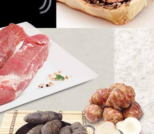 700 g ciasto francuskie 400 g pieczarek 1 cebula 1 łyżka masła klarowanego 1 łyżka masła 1