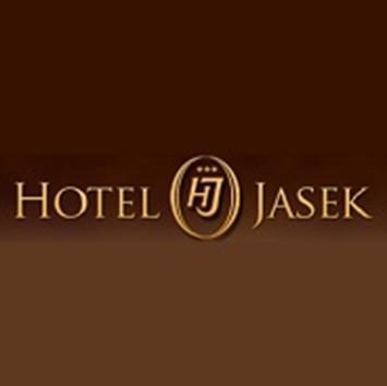 odbywali także w hotelach
