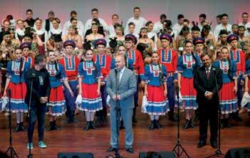 Vistula Folk Festival 2015, Park Północny. Na zdjęciu Folkowy Zespół Pieśni i Tańca Kołos Narodowego Uniwersytetu Życia i Nauk Środowiskowych Ukrainy.