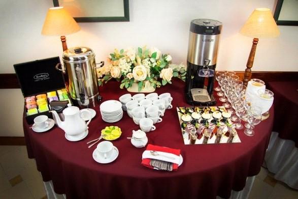 Zadanie 6. Zapytanie o usługę Proszę zaproponować usługę gastronomiczną do przeprowadzenia roboczego spotkania przy stole dla 12 osób od godziny 12:00 w dniu 23 września 2017 r.