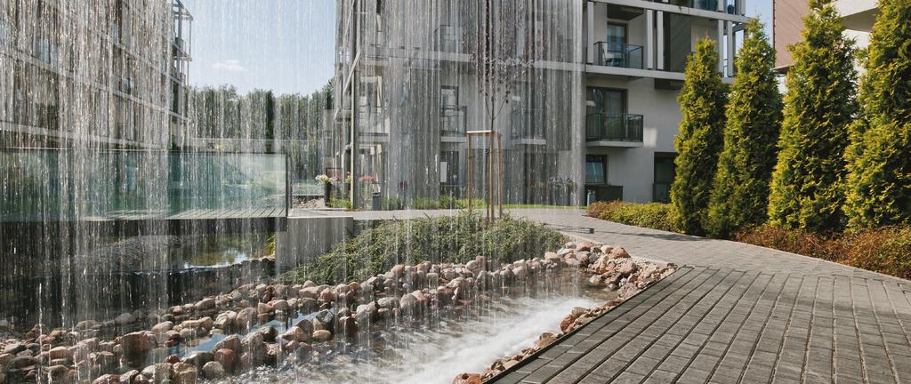 Osiedle Eko Park / Eko Park housing estate W roku 1996 rozpoczęła się realizacja ambitnego marzenia o pięknych, a zarazem funkcjonalnych i innowacyjnych apartamentach w sąsiedztwie Pola Mokotowskiego