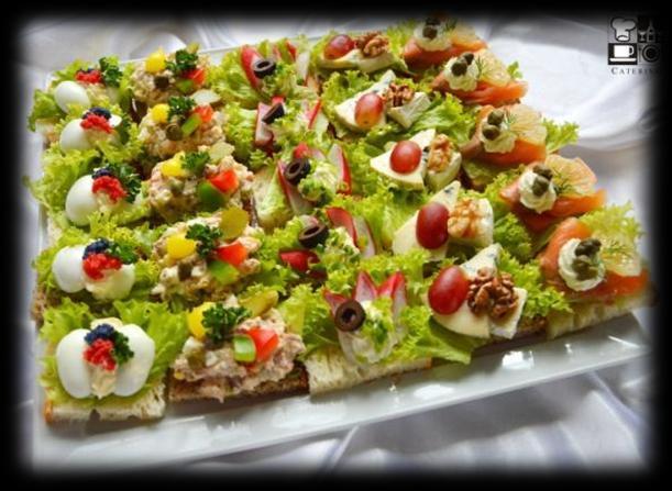 / 98 zł 5 x z łososiem wędzonym, ricottą i koperkiem 5 x z blue cheese & camembert, orzechem włoskim i winogronem 5 x z paluszkami