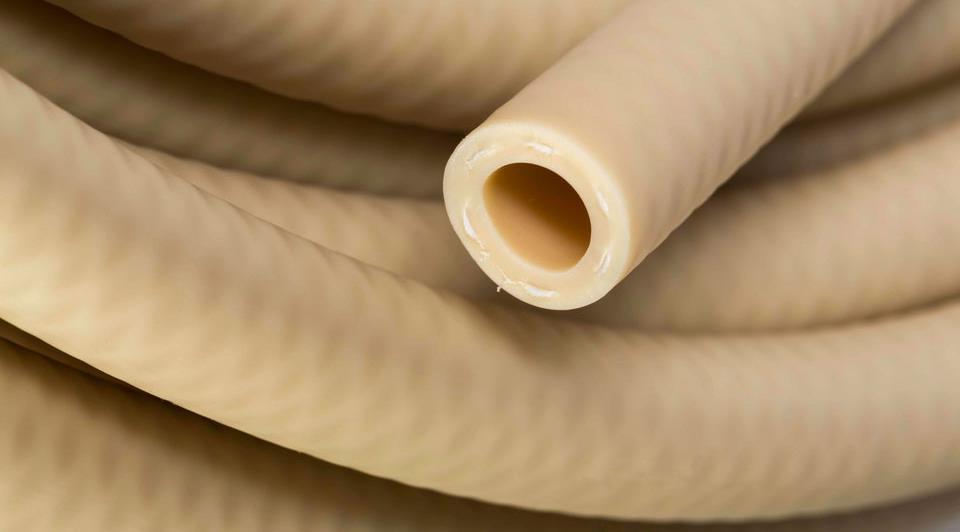 do produktów spożywczych TYGON A-60-F I.B. Uniwersalny wąż spożywczy z oplotem odporny na temperaturę TPE (Norprene termoplastyczny elastomer) Maks. temp. pracy: + 135 C Temp.