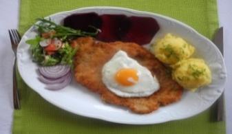 sosem z podgrzybków Breaded loin of pork stuffed with
