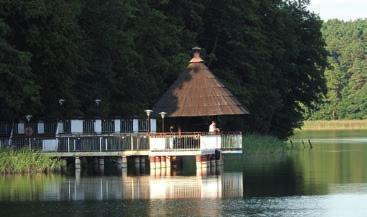 ZAKWATEROWANIE Wszyscy uczestnicy zakwaterowani są w pokojach 2-3 osobowych z łazienkami. Każdy pokój wyposażony jest w lodówkę i TV.