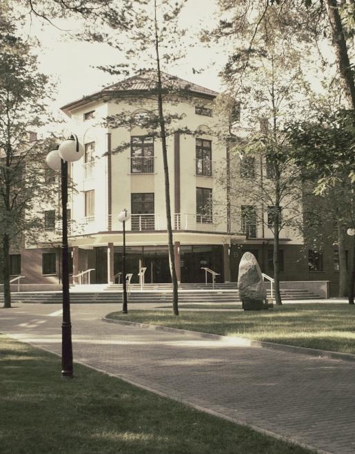 Instytut Badawczy Leśnictwa istnieje od 1930 r. Nadzór nad IBL sprawuje Minister Środowiska.