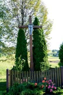 Wewnątrz znajduje się gurka Św. Antoniego z dzieciątkiem Jezus. 50.053854 N 21.483290 E 50.051598 N 21.470979 E 50.