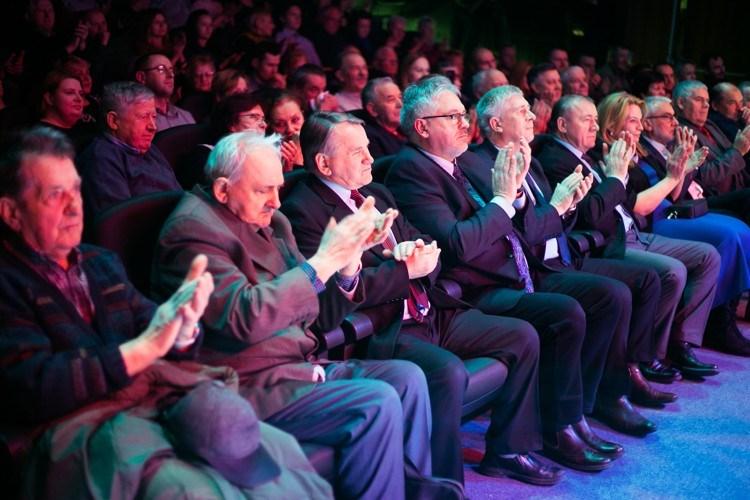 Następnie odbył się symboliczny przemarsz do Centrum Kultury, gdzie uczestnicy wysłuchali koncertu pt. Smak wolności pod dyrekcją Marzeny Goc.