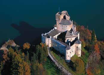 Zamek Dunajec, fot. arch. UMWM Niedzica zamek Dunajec Zamek Dunajec w Niedzicy, jedna z najpiękniejszych średniowiecznych warowni w Polsce, znany jest dzięki odnalezieniu tu w 1946 r.