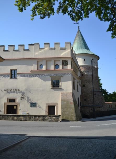 Dzisiaj znajduje się tam Muzeum, a w nim ekspozycja aptekarska oraz ekspozycje dawnej muzyki i rzemiosła. Godziny otwarcia: w sezonie letnim 1.