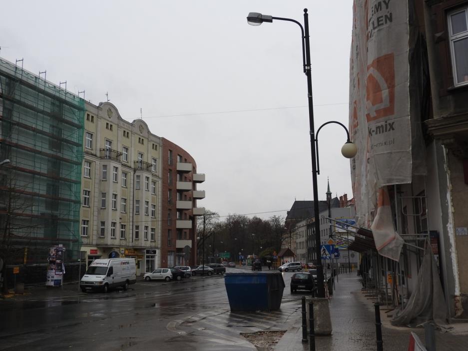 Audyt energetyczny systemu oświetlenia ulic i dróg dla projektu Eko-Światło w Gliwicach Nieprawidłowym doborem opraw jest wybór opraw tzw. kul. Zastosowano takie oprawy m.in.