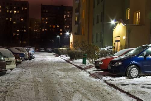 Wymieniliśmy lampy na parkingu oraz nad wejściami do klatek schodowych, instalując 11 lamp LED CLEVEO.