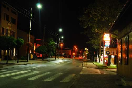 Dwadzieścia sztuk lamp LED CLEVEO oświetliło trasę wzdłuż jednej z głównych ulic oraz teren parku miejskiego.