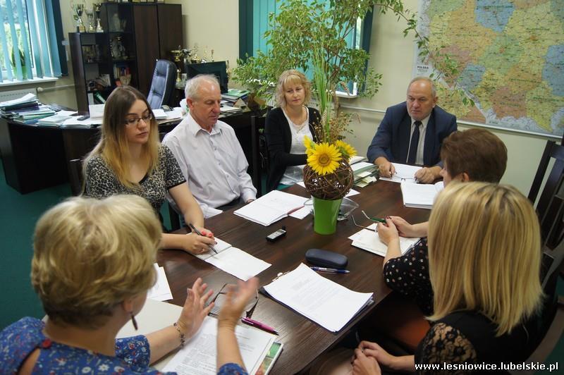 w Urzędzie Gminy Leśniowice odbyła się narada kierownictwa urzędu zorganizowana przez Pana Wiesława Radzięciaka Wójta Gminy.