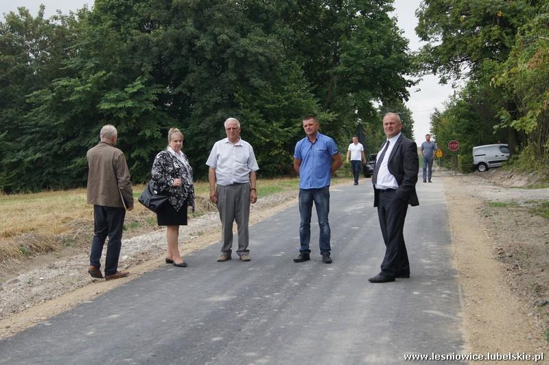 Wykonawcą prac w wyniku wyłonionego przetargu było Przedsiębiorstwo Robót Drogowych Sp. z o.o w Zamościu.