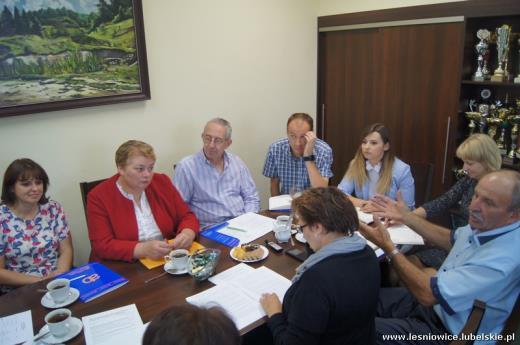 w Urzędzie Gminy Leśniowice odbyła się narada dyrektorów szkół podstawowych i gimnazjum zorganizowana przez Panią Agnieszkę Raczyńską Prezesa Leśniowskiego Stowarzyszenia Oświatowo Samorządowego i