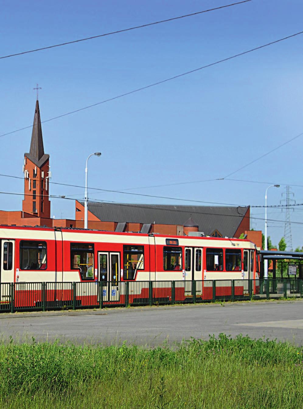 W1864 roku spółka Thiel, Goldweid und Hadlich uruchomiła połączenie z Gdańska do Sopotu. Trasę obsługiwały omnibusy pojazdy konne wyglądem przypominające dyliżansy.