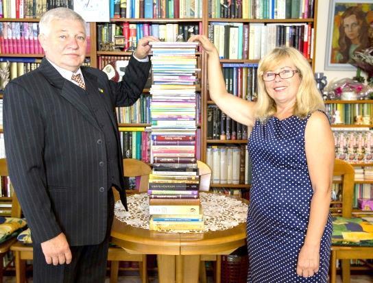 Noty o autorach BARBARA i ADAM PODGÓRSCY Autorzy książek, dziennikarze obywatelscy, animatorzy kultury, działacze obywatelscy. Autorzy 62 książek (70 wydań), w tym: Słownika gwar śląskich.