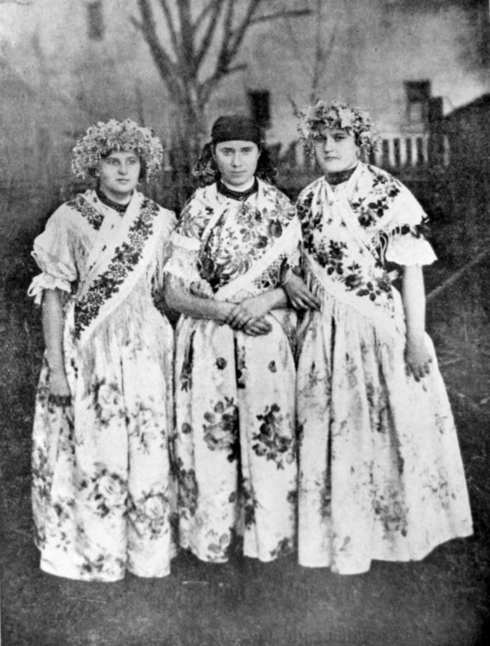 Fotografia 10. Druhny i z młodą mężatką. Ruda 1933.