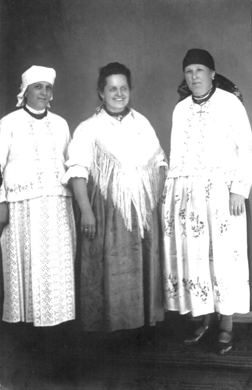 Barbara i Adam Podgórscy Wybór dawnych fotografii strojów śląskich ze zbiorów Działu Historii Muzeum Miejskiego im. Maksymiliana Chroboka w Rudzie Śląskiej Fotografia 1.