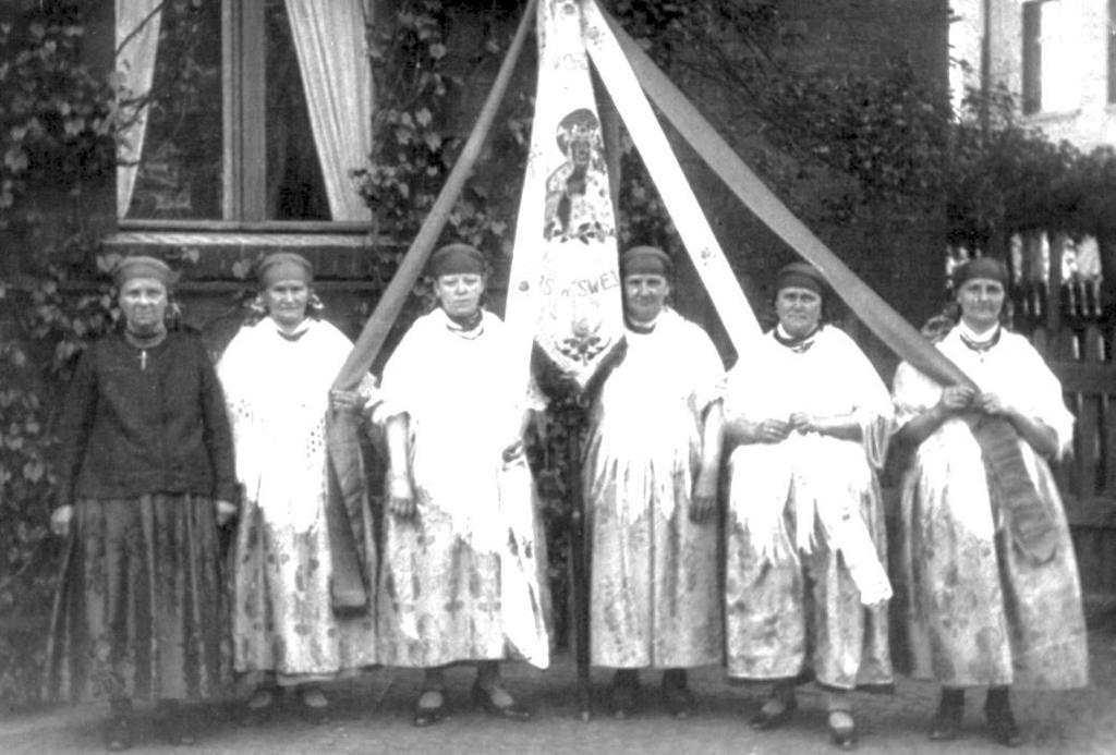 Fotografia 6. Zarząd Towarzystwa Polek w Nowym Bytomiu.