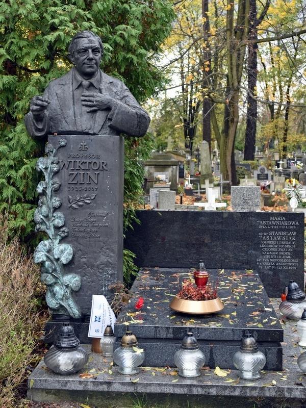 Życie prywatne Był żonaty z Aleksandrą z domu Zastawniak, z którego to związku narodził się syn Szymon i córka Monika.