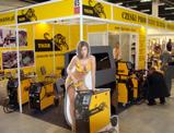 ASortyment firma ciągle się rozwija i na dzień dzisiejszy produkuje ponad 50 rodzajów urządzeń spawalniczych typu MIG/MAG oraz ponad 30