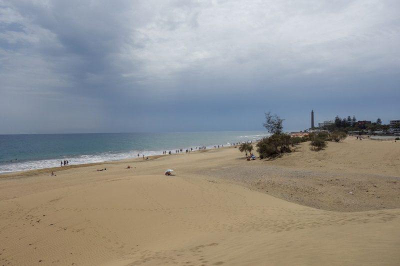 Ostatnim punktem programu naszej wyprawy była wycieczka na plażę w pobliżu miejscowości Playa del Ingles i wydmy w okolicy Maspalomas (Ryc. 8), na najbardziej na południe wysuniętym krańcu wyspy.