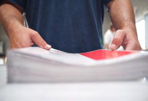 Odbierz swój wydruk 8. Wyloguj się przyciskiem KOPIA 1. Zbliż swoją kartę do urządzenia wielofunkcyjnego 2.