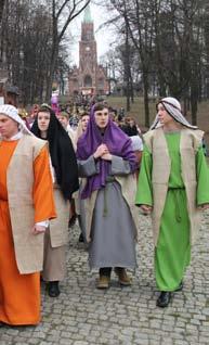 Antoniego w okresie wielkanocnym praktykowany jest zwyczaj straży grobowych, tzw. Turków.