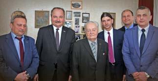 razu widać, że na zawsze będzie to jego ukochane miasto. Pierwsza praca po studiach (od 1 lipca 1950 r.), to kopalnia Bierut w Jaworznie szyb Helena. Pracował tam prawie rok na stanowisku sztygara.