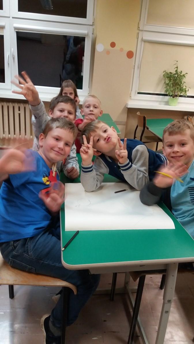 Zaproponowany obraz budził duże zainteresowanie, a uczestnicy mogli wyrazić swoją opinię rysując prace plastyczne. W trakcie tej imprezy dzieci mogły zjeść smaczną pizzę i wypić ciepły napój.