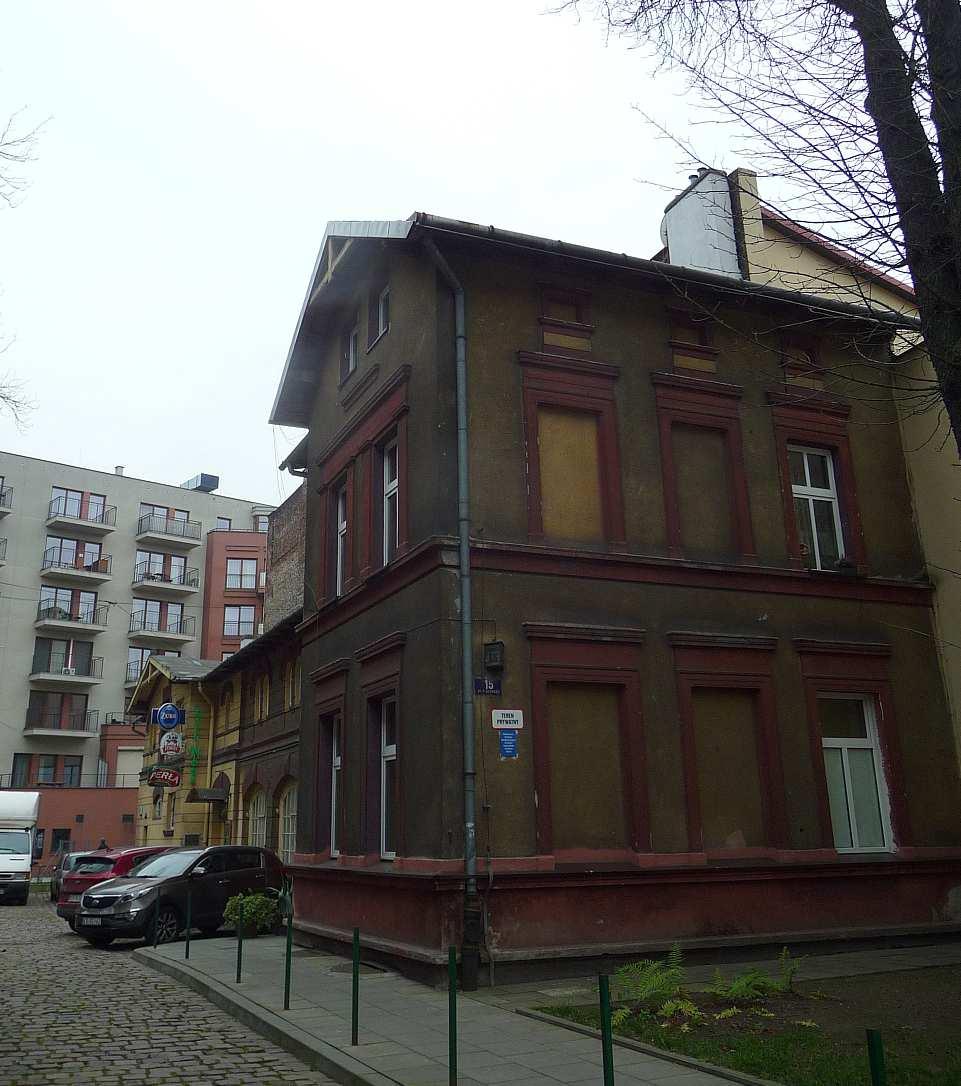 103 Fot.