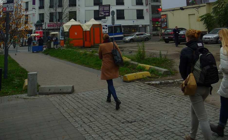 Pawią, a w tle zabudowa ulicy Worcella.
