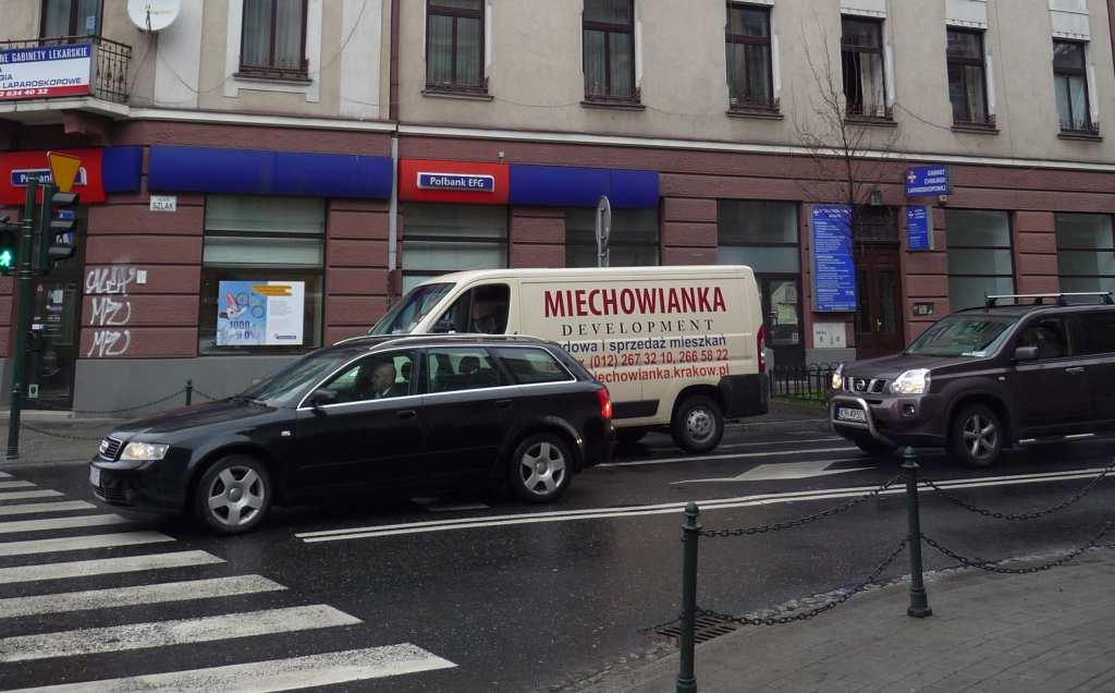 modernistyczna kamienica spod
