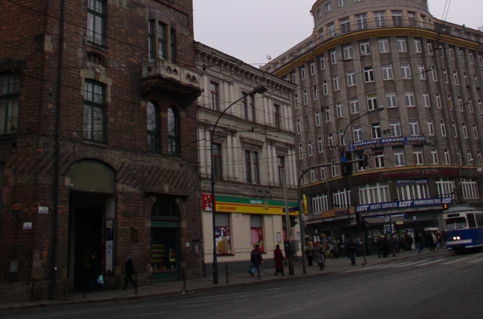 W tle wieżowiec TU Feniks spod nr