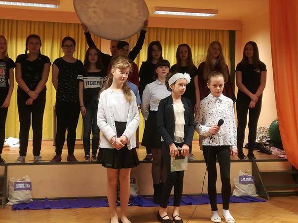 WYDARZENIA ZWYCZAJE WIELKANOCNE Śmigus-dyngus zwyczaj słowiański, zwany także Poniedziałkiem Wielkanocnym lub Lanym Poniedziałkiem. Współcześnie posiada wiele regionalnych nazw.