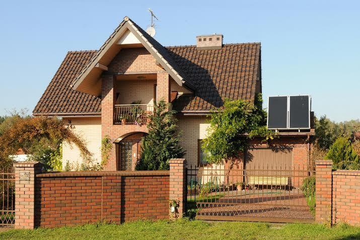 śnieg, wodę, działanie promieni słonecznych. Cegły klinkierowe są też ognio- i mrozoodporne. (Elewacyjne cegły klinkierowe firmy Röben) Drewniane deski elewacyjne Tradycja i nowoczesność w jednym.