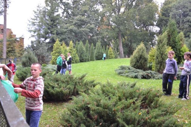 Głównym celem tej akcji było wdrażanie wychowanków do dbałości i ochrony środowiska naturalnego.