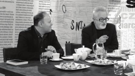 odnosić się do relacji czasowych, ale jego schemat opiera się na własnościach przestrzennych bycia przed czymś. Warto jednak zauważyć, że bycie przed zakłada subiektywną perspektywę oglądu.