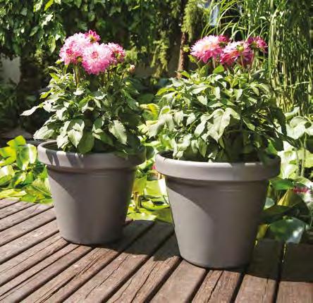 the rim of the pot allowing to lift and move the